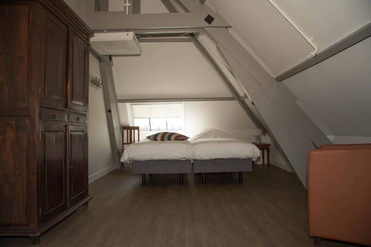 B&B Groepsaccommodatie De Pastorie Lage Mierde Exterior photo