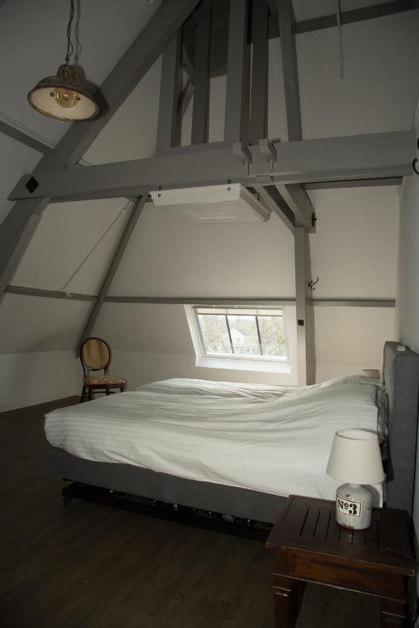 B&B Groepsaccommodatie De Pastorie Lage Mierde Exterior photo